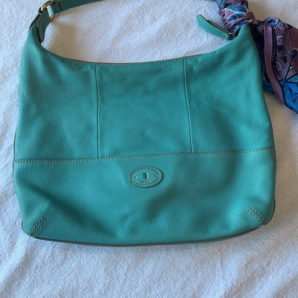 Fossil leather shoulder bag, gold hardware, scarf detail. - Picture 2 of 6